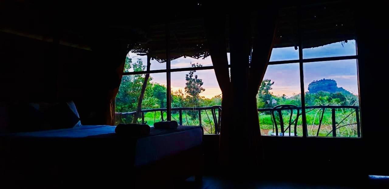 Chena Huts Eco Resort سيغيرِيا المظهر الخارجي الصورة