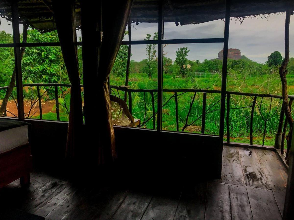 Chena Huts Eco Resort سيغيرِيا المظهر الخارجي الصورة